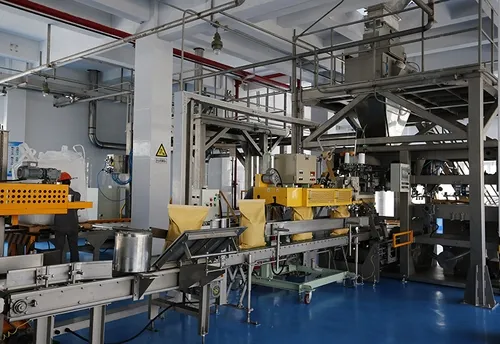 Máy đóng bao tự động sử dụng trong dây chuyền sản xuất phụ gia giặt tẩy