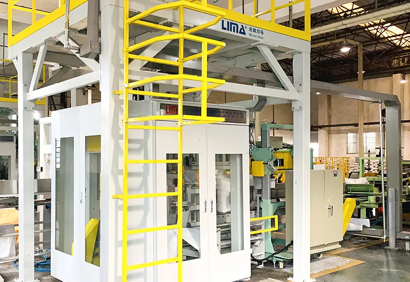 Máy đóng bao miệng hở tự động + máy xếp bao lên pallet tự động cho hạt nhựa PP