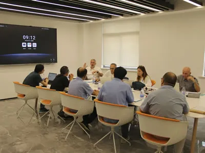 Khách hàng Ý đến công ty tham quan, khảo sát